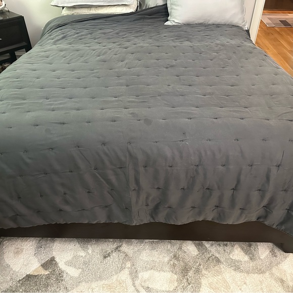 West Elm quilt/comforter (Queen/full) - Picture 5 of 8